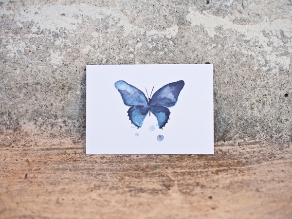Postal impresa con mariposa azul