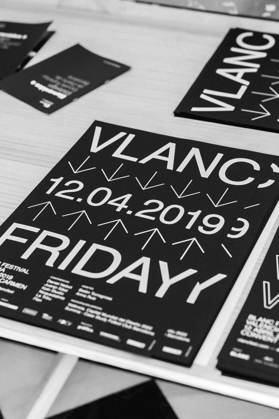 Tinta White sobre negro en postales del VLANC