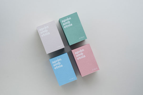 tarjetas-tinta-blanca-cuatro-colores-papel